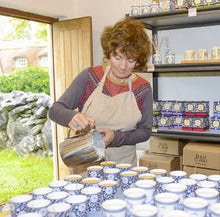 Load image into Gallery viewer, Amaryllis & Ilex Berries & Julie Clarke Candle