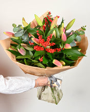 Load image into Gallery viewer, Lilies & Ilex Berries