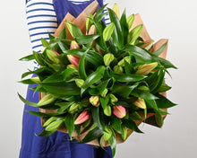 Load image into Gallery viewer, Lily Lover Bouquet