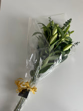 Load image into Gallery viewer, Simply Stems - 5 Long Stemmed White Lilies
