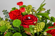 Load image into Gallery viewer, Fishbowl Deluxe - Fishbowl Bouquet, Julie Clarke Candle, Lindt Chocolates &amp; Non-Alcoholic Fizz
