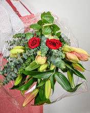 Load image into Gallery viewer, Long Stemmed Mixed Bouquet
